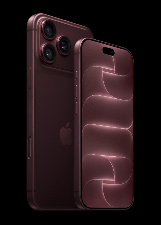 苹果发布的官方新闻照片:iPhone 18 Pro 与 iPhone 18 Pro Max 并排立着,角度可以看到背面的摄像头模组。